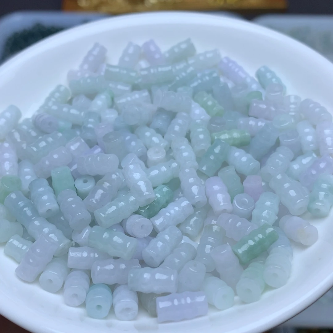 翡翠卡5mm乘9mm冰绿白竹节50颗