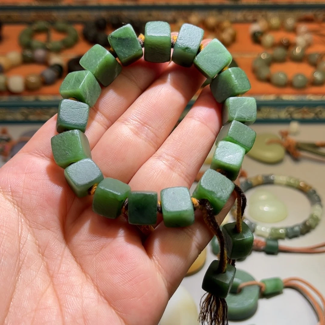 颈饰未镶嵌和田玉微瑕