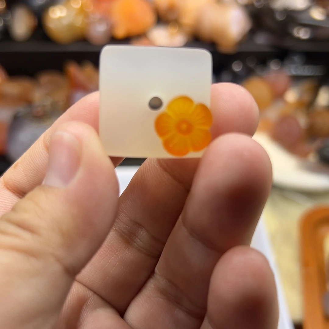 陈***玛瑙/玉髓未镶嵌颈饰抛光