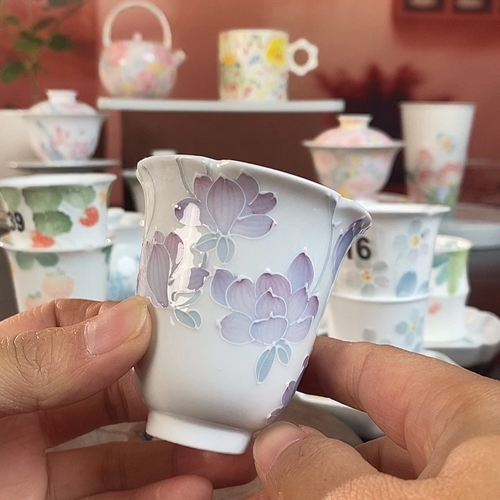 玉兰花釉下品茗杯