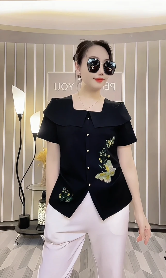 【两只蝴蝶】夏季新款时尚蝴蝶烫钻休闲百搭短袖黑色上衣7804