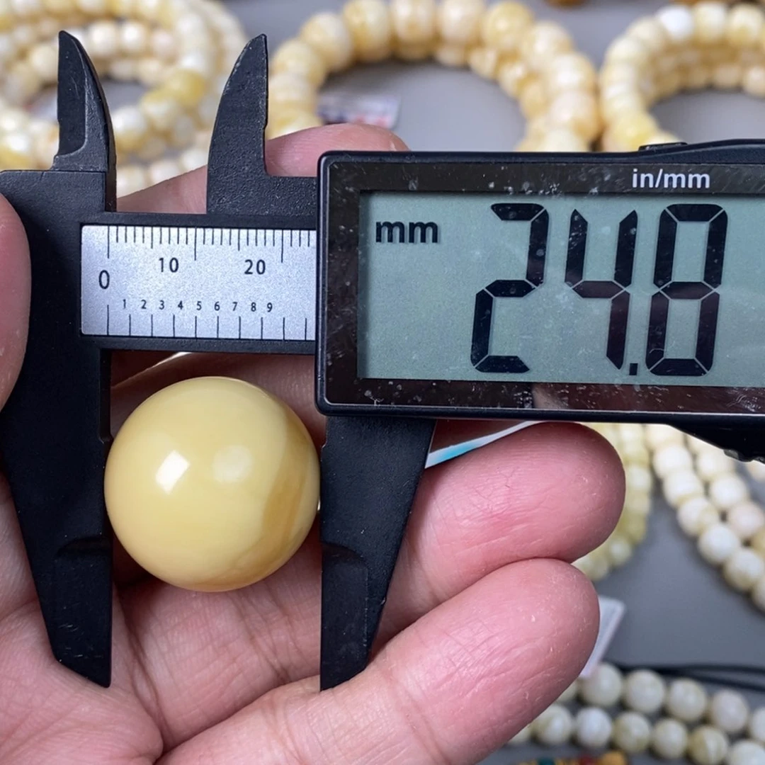 琥珀珠宝奇石未镶嵌有个轻微花粉