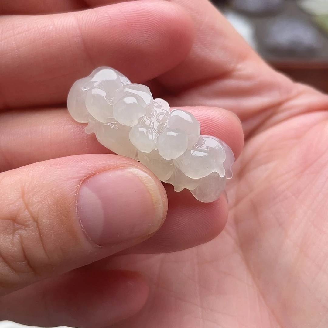 和田玉未镶嵌颈饰莲花手牌