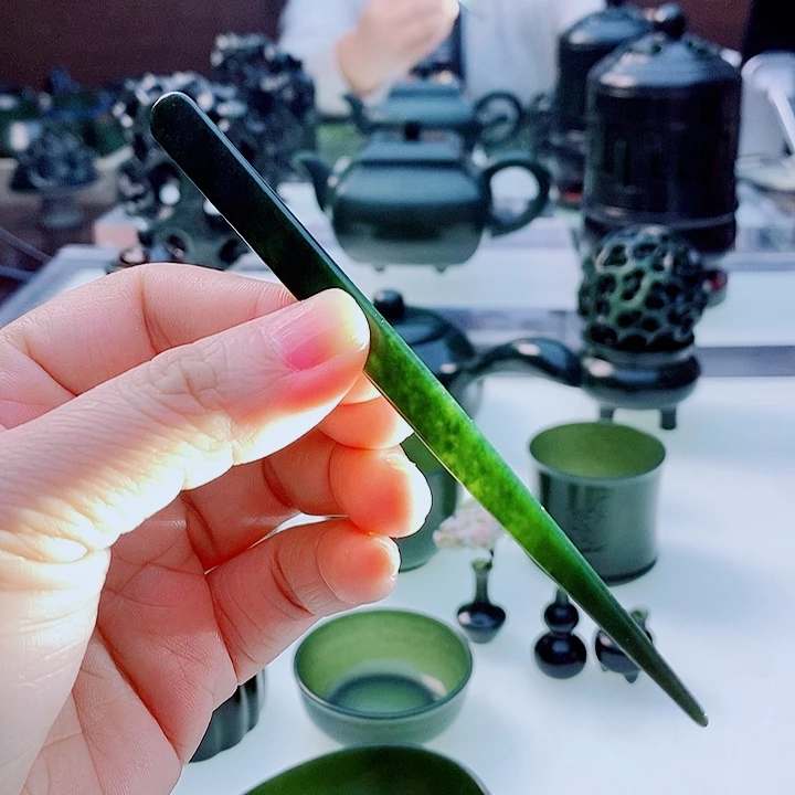 和田玉未镶嵌把件