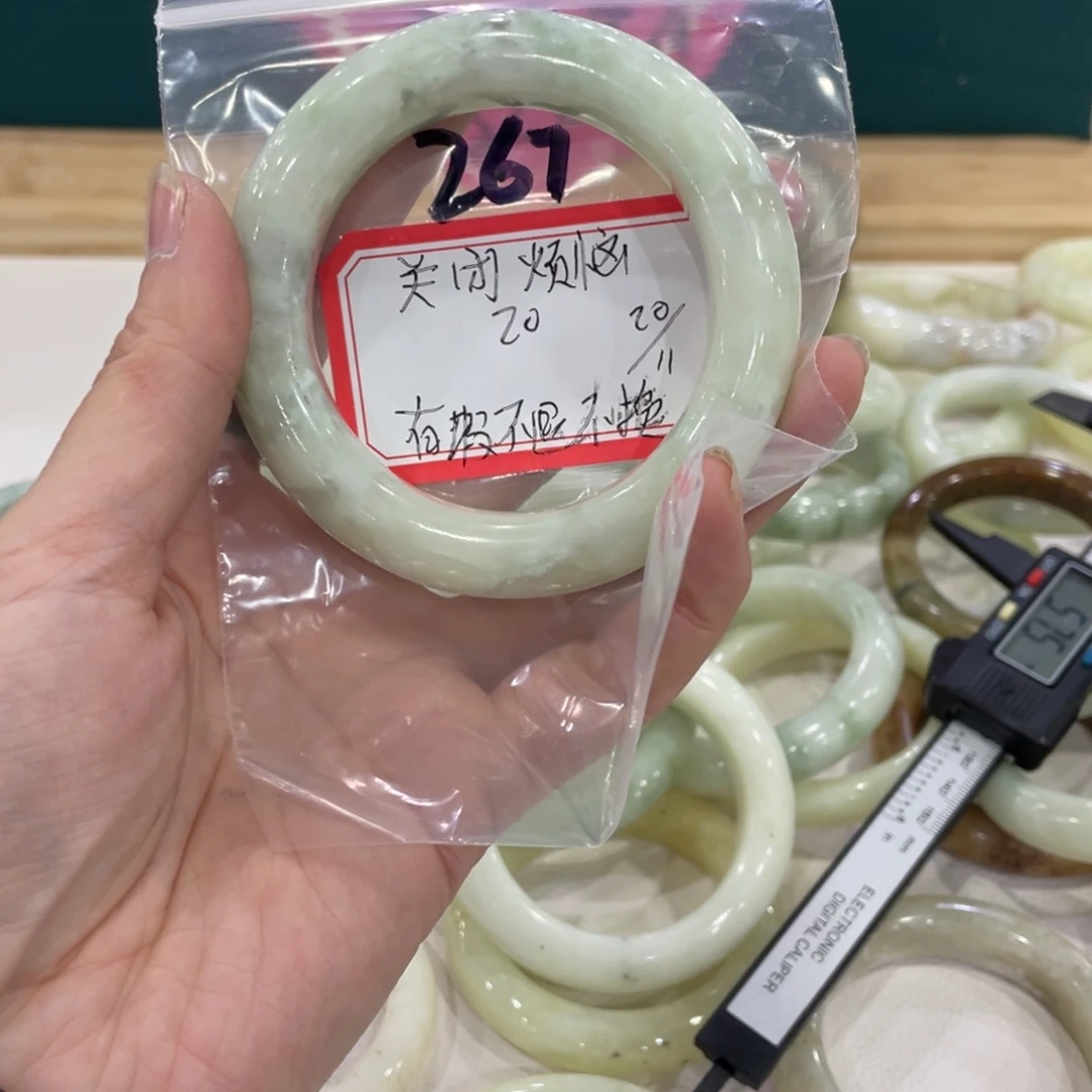 关****蛇纹石玉未镶嵌手镯