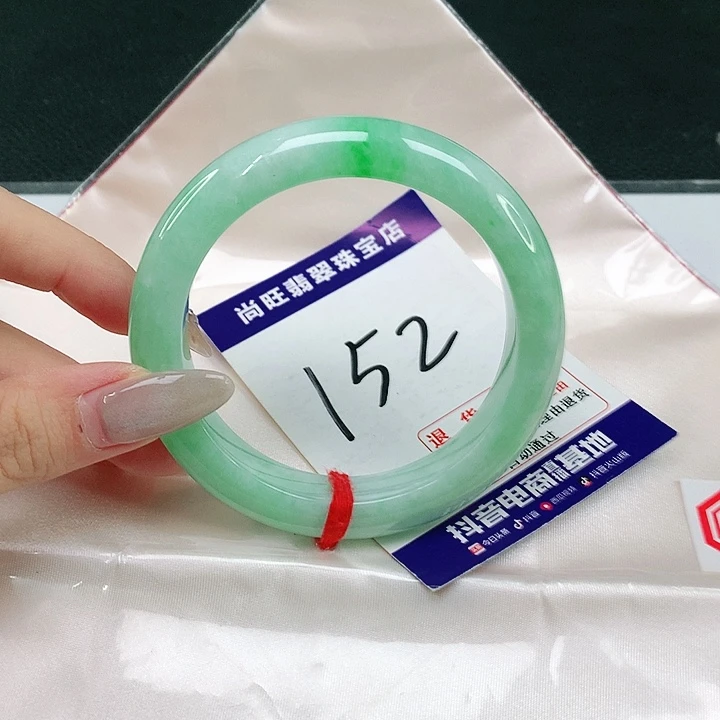翡翠手镯未镶嵌可**碧翡翠12