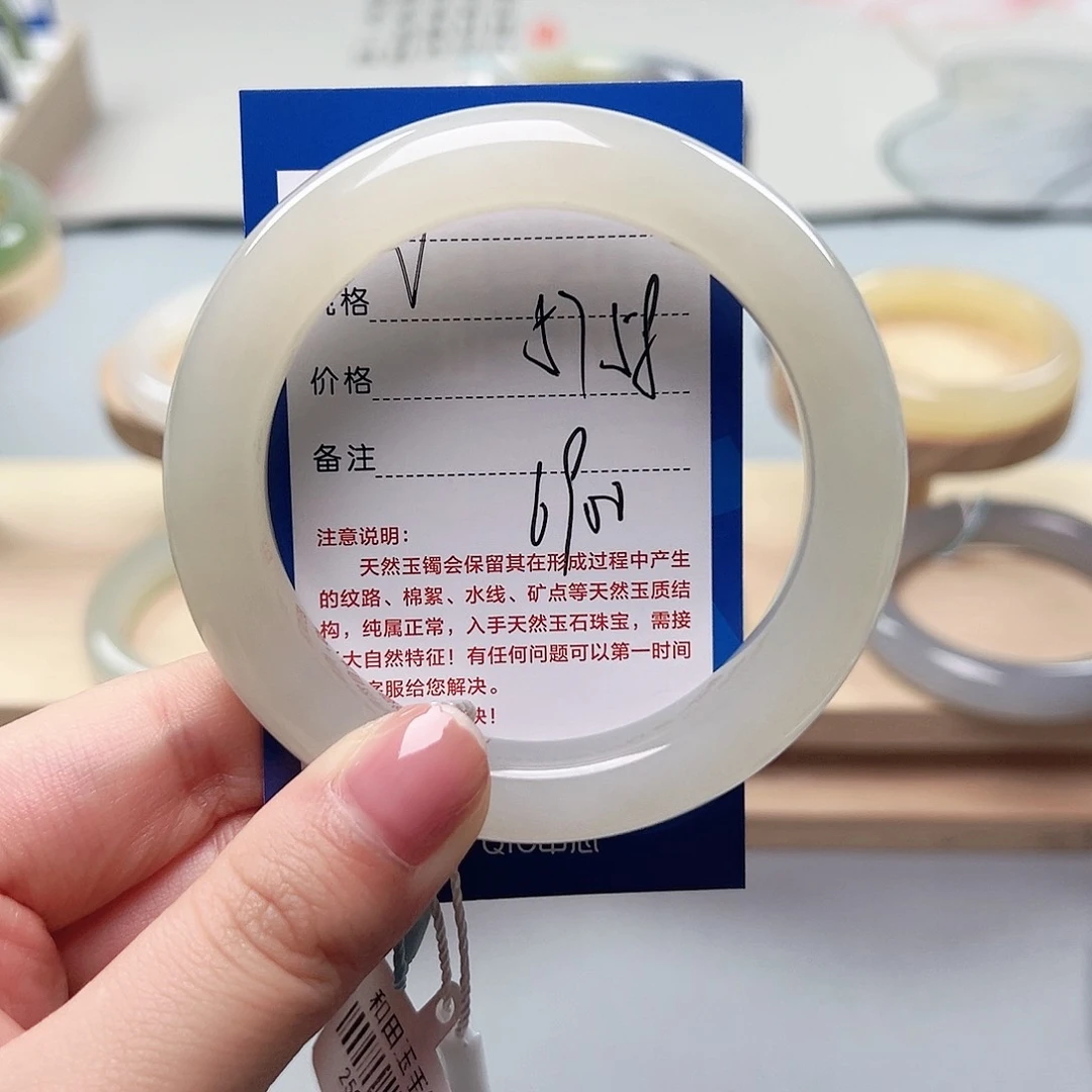 和田玉手镯未镶嵌淡藕粉