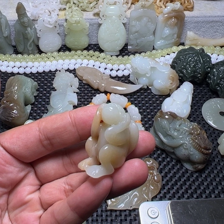 颈饰未镶嵌和田玉