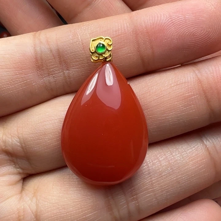 南红玛瑙18K金镶嵌吊坠