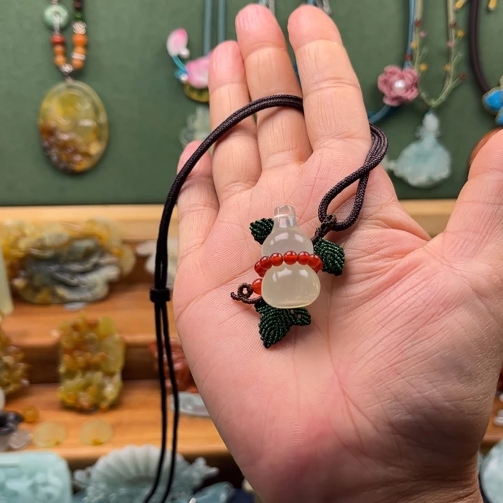 蛇纹石玉合金吊坠