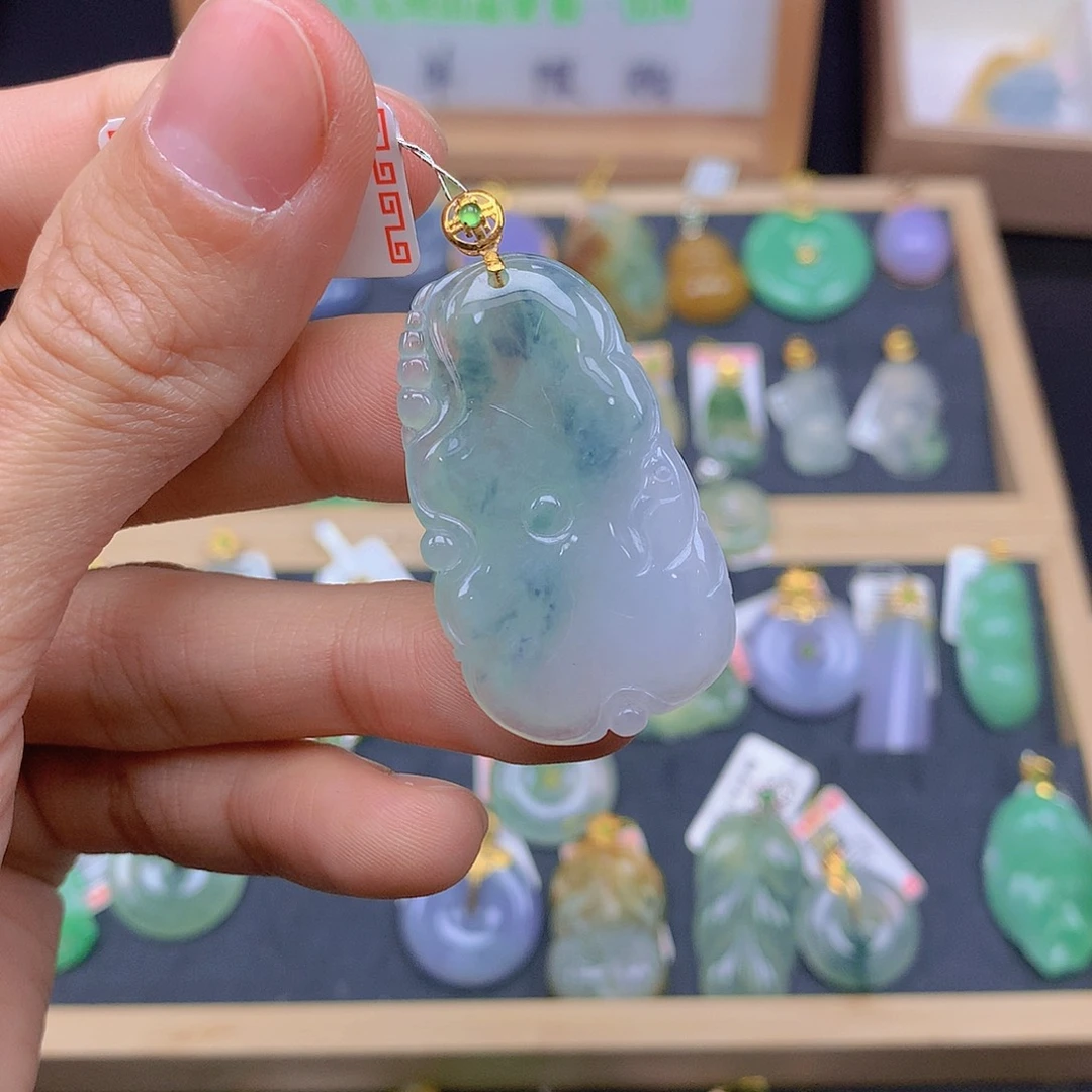 翡翠颈饰18K金镶嵌翡翠