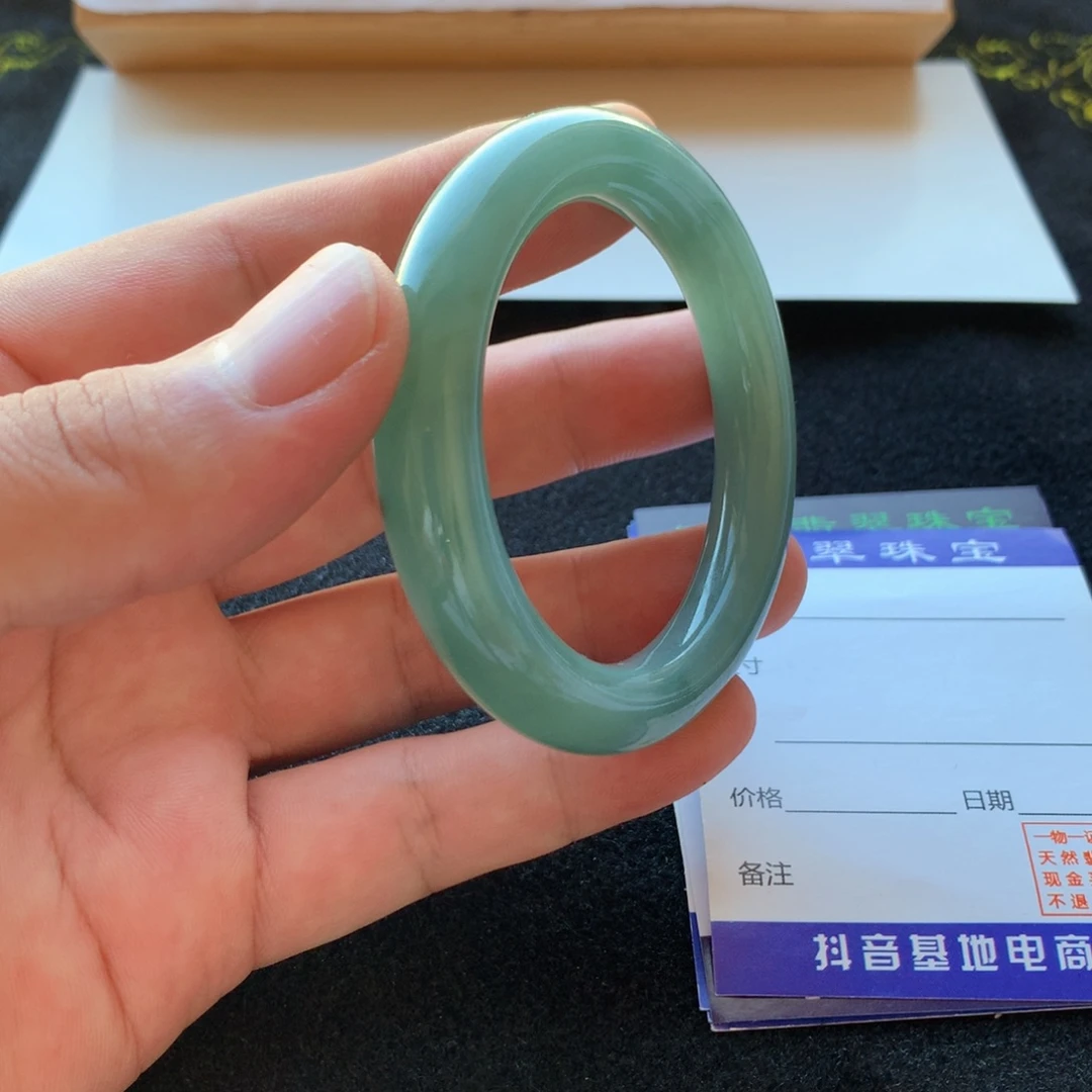定制翡翠未镶嵌翡翠手镯