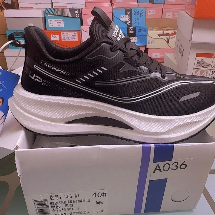 黑色运动跑鞋40码