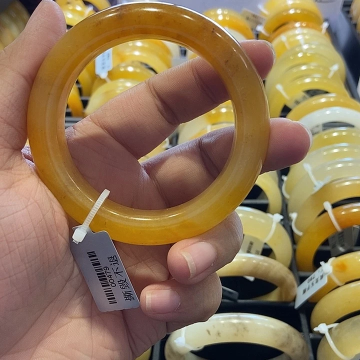 石英质玉（黄龙玉）手镯未镶嵌熏*