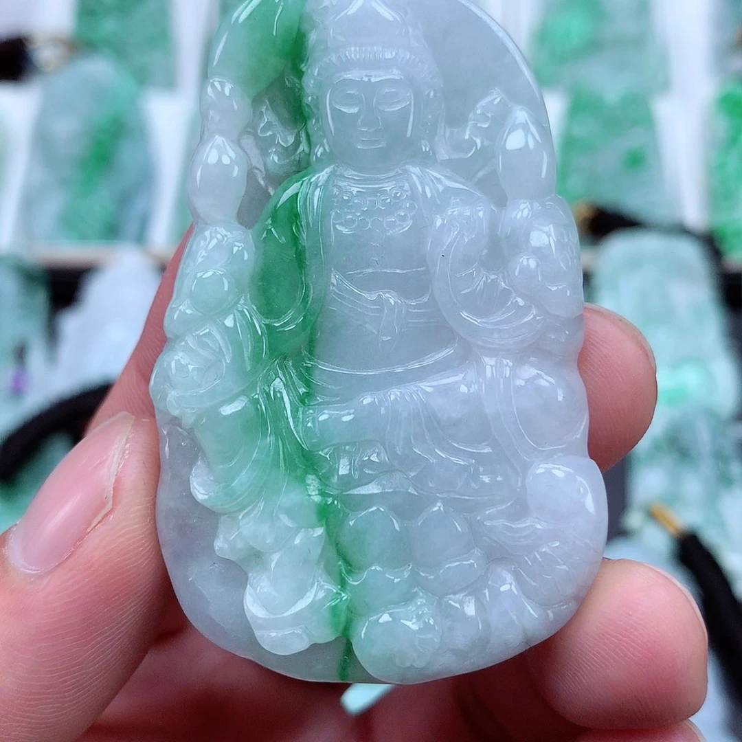 翡翠颈饰未镶嵌世****琼翡翠吊坠