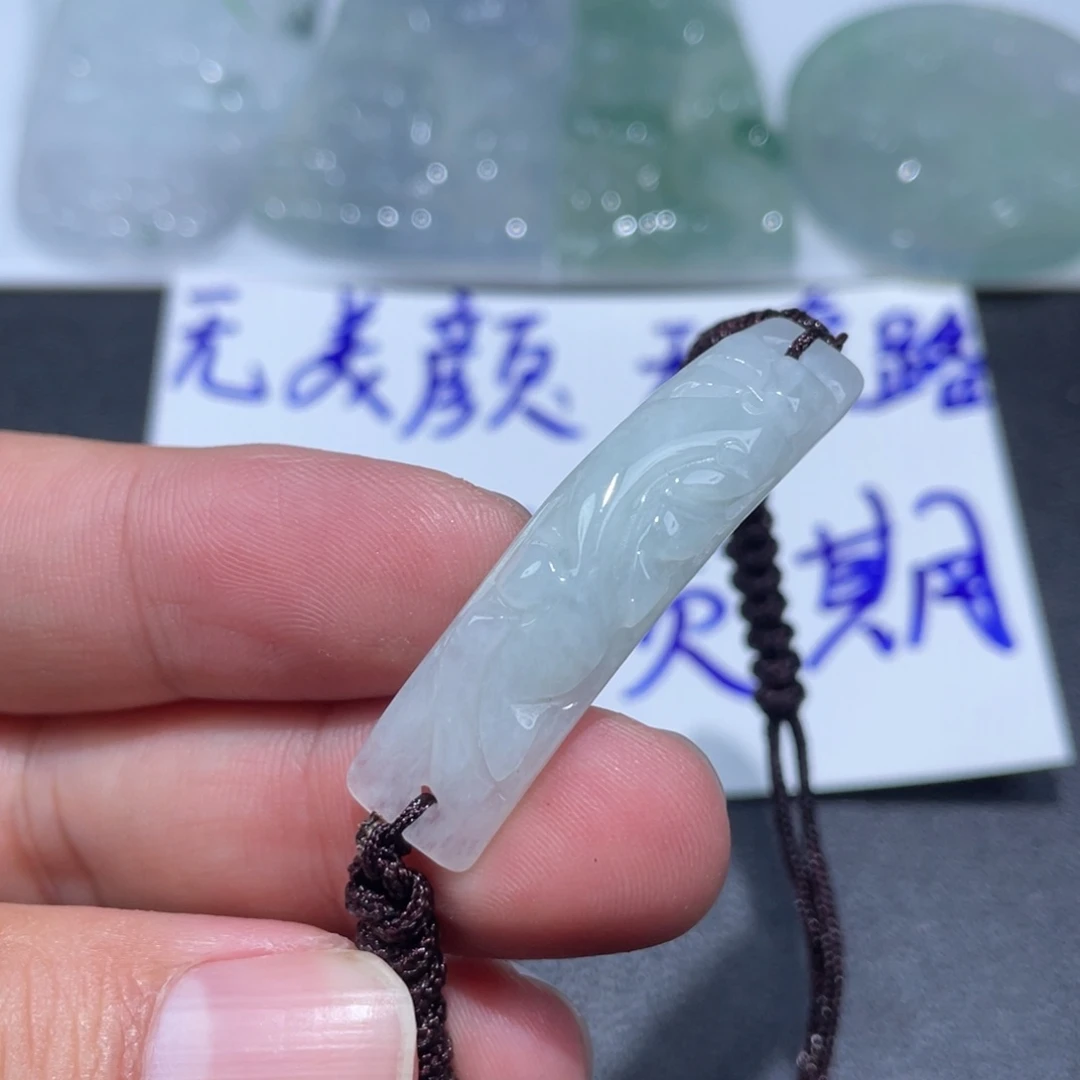 颈饰未镶嵌翡翠…………