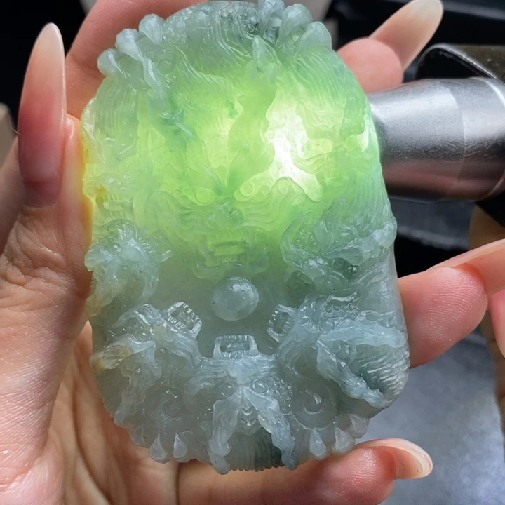 定制翡翠未镶嵌九龙护主