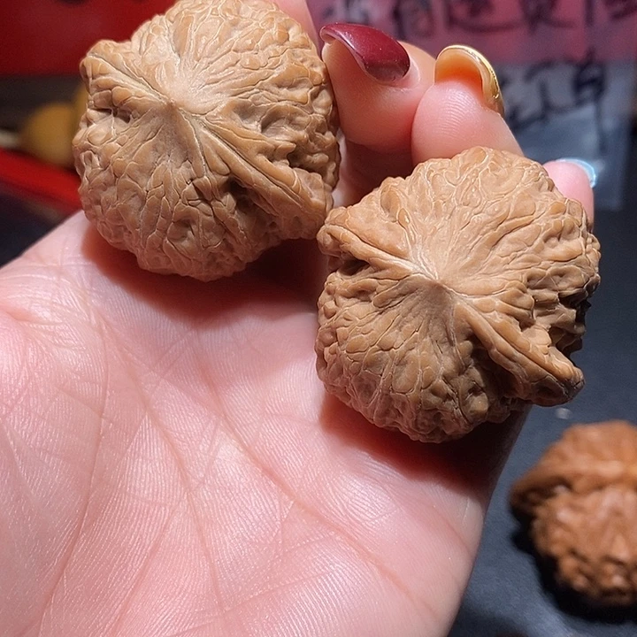 多***波文玩核桃吊坠铁锤