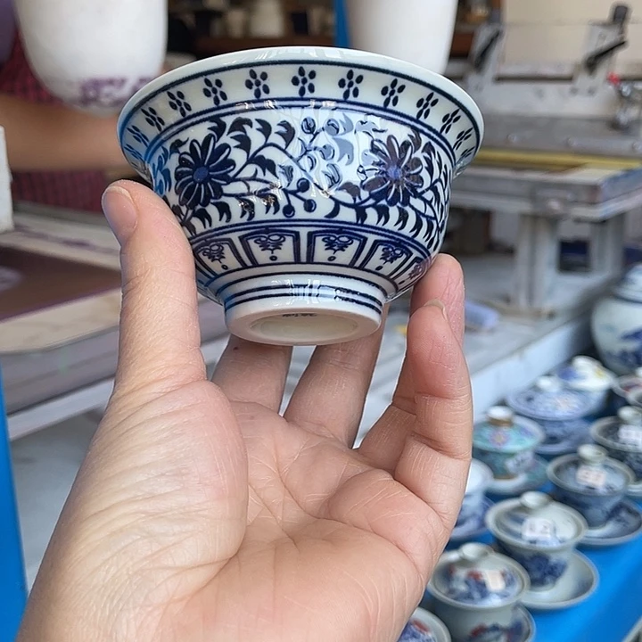 青花釉下彩杯子哈