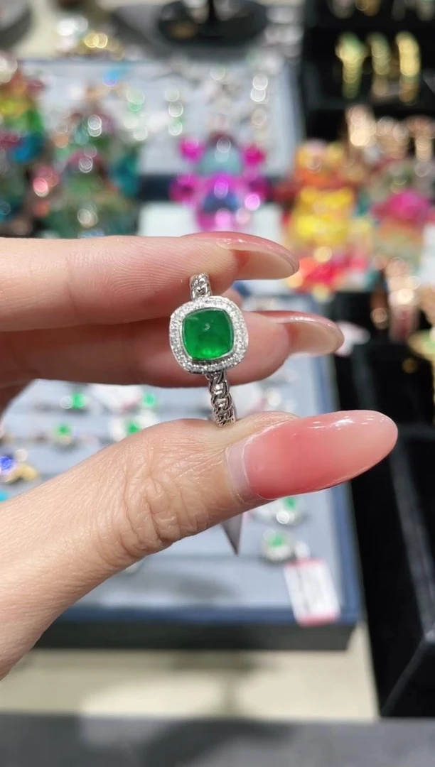 18K金镶嵌祖母绿戒指唐塔款 约1.15ct