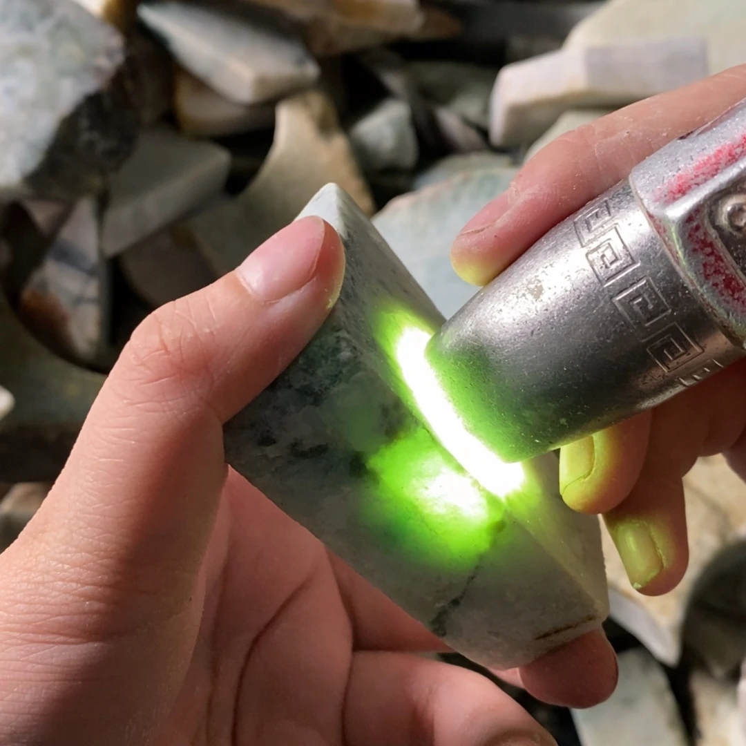 颈饰未镶嵌翡翠天然翡翠