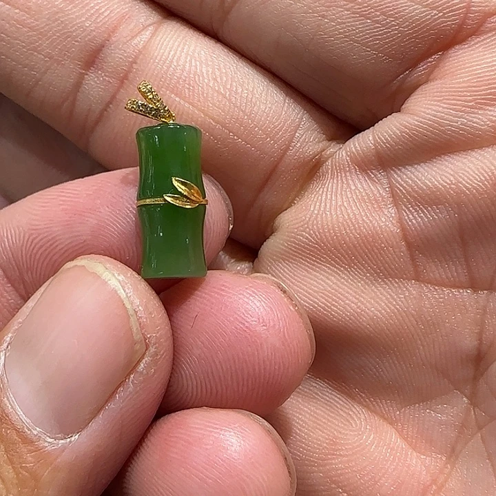 和田玉（碧玉）18K金镶嵌颈饰