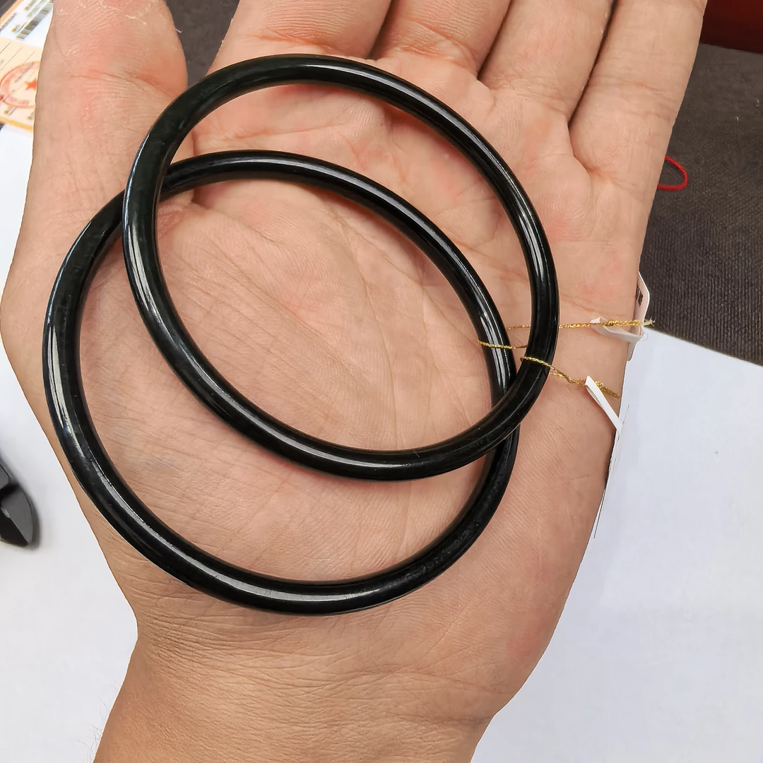 天然和田玉手镯多样性发货