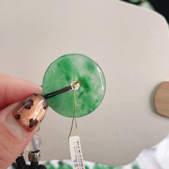 石英质玉未镶嵌颈饰