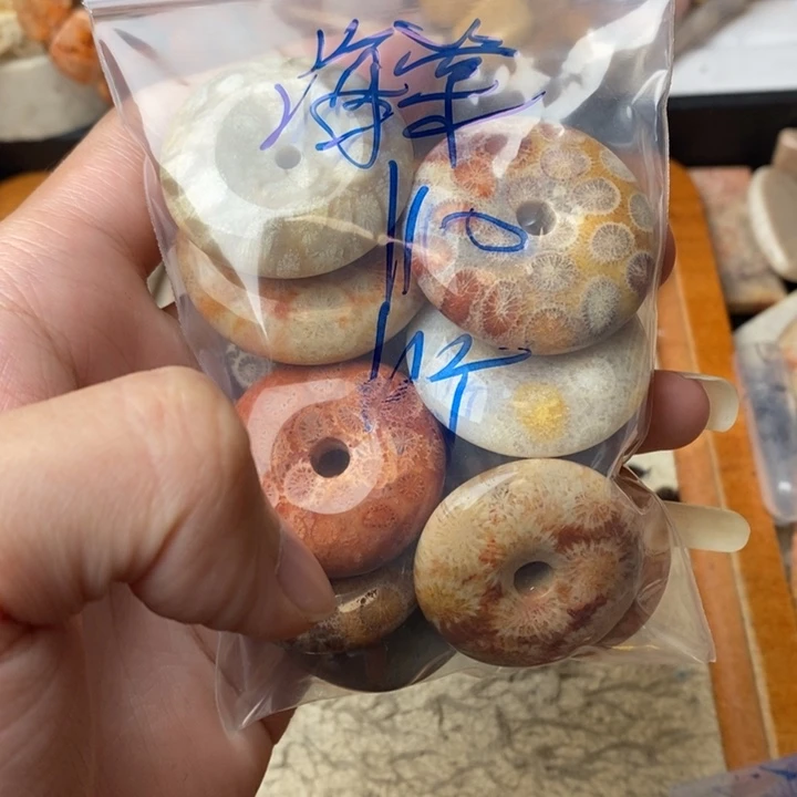 海***旧颈饰未镶嵌硅化珊瑚（珊瑚玉）