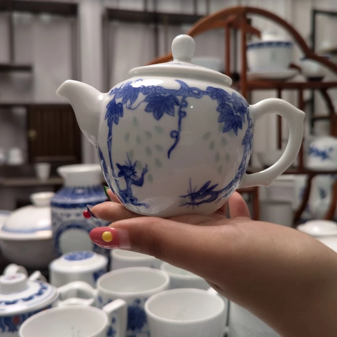 陶瓷葡园趣事茶壶一个