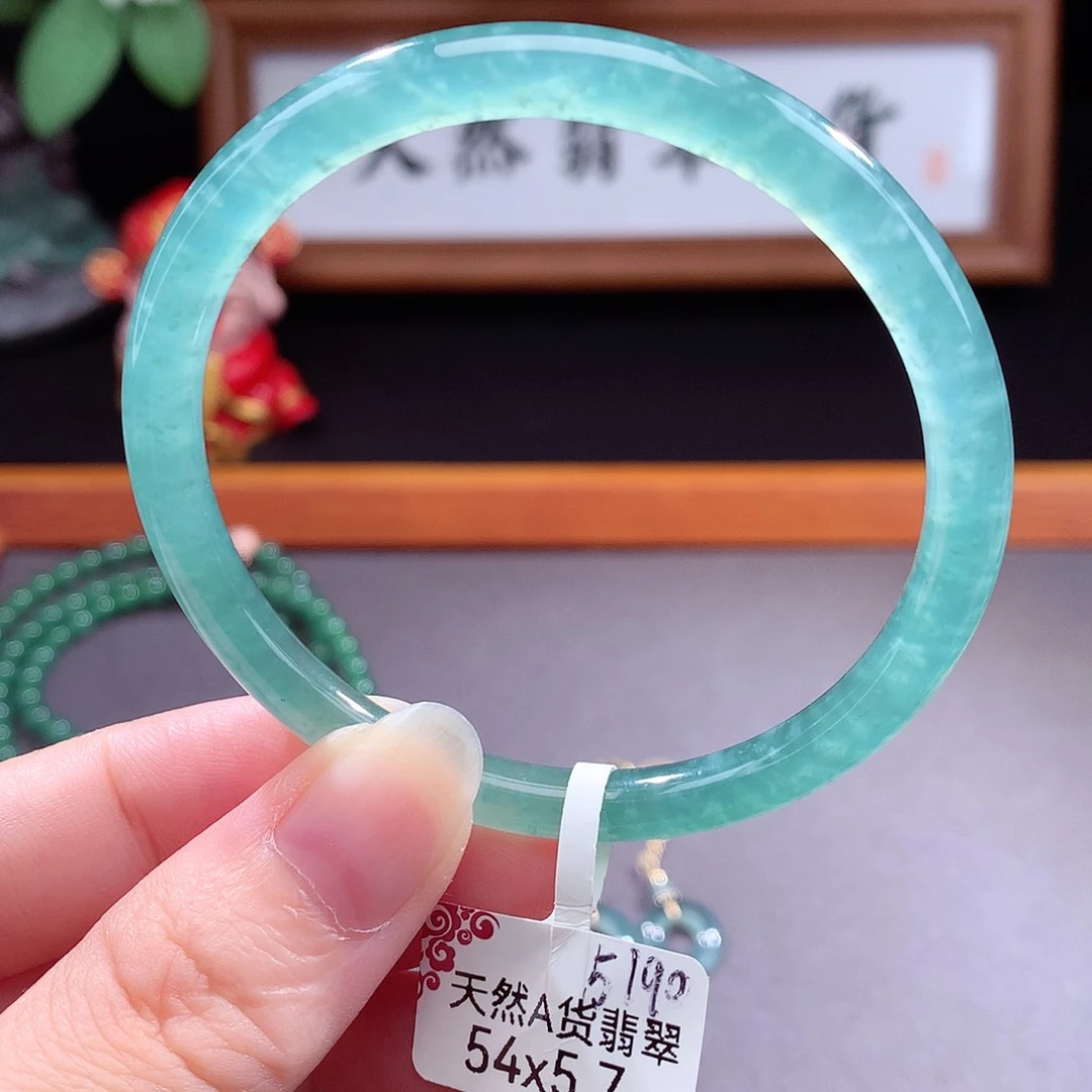 未镶嵌手镯（圆镯）翡翠