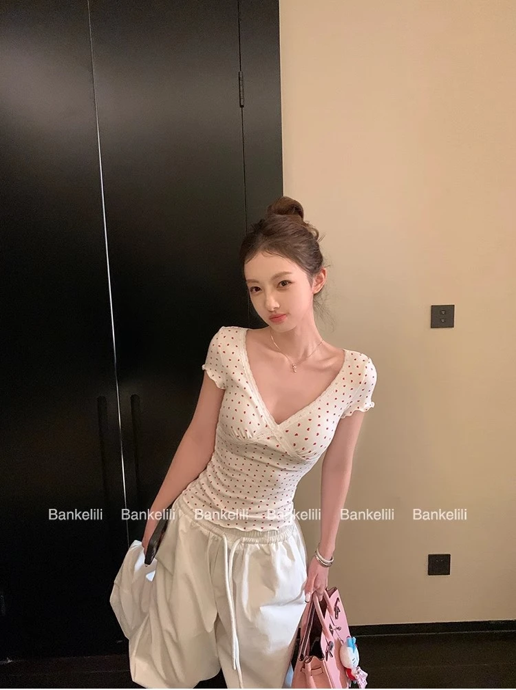 v领短袖t恤女夏季韩系修身打底衫独特漂亮小衫白色短款辣妹上衣