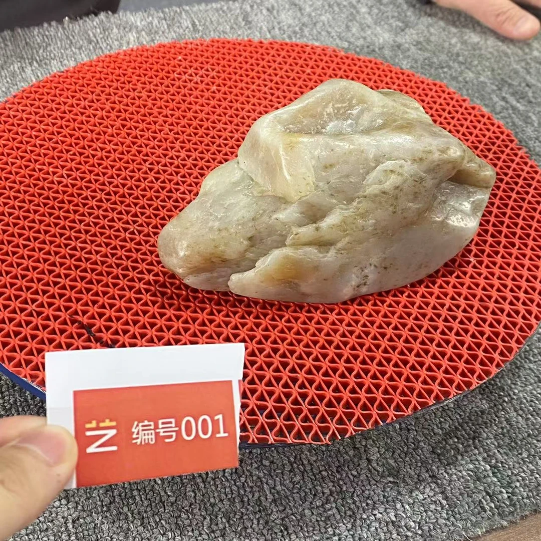 新疆玉料原石发一件