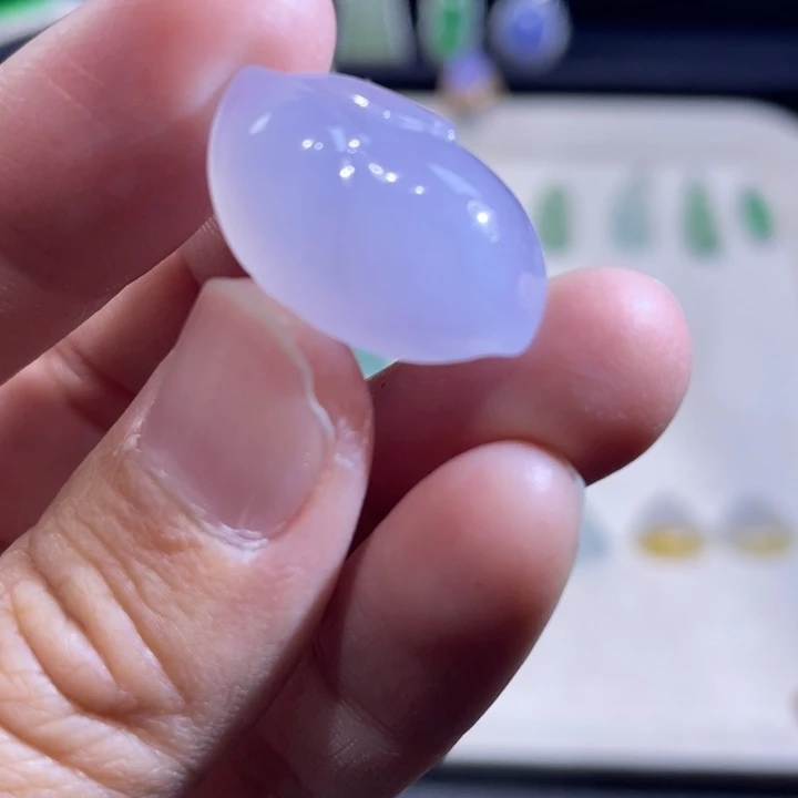 翡翠未镶嵌颈饰随行