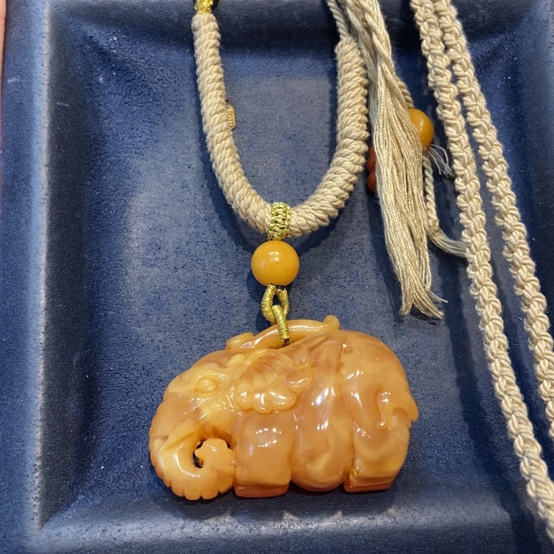 琥珀未镶嵌颈饰蜜蜡