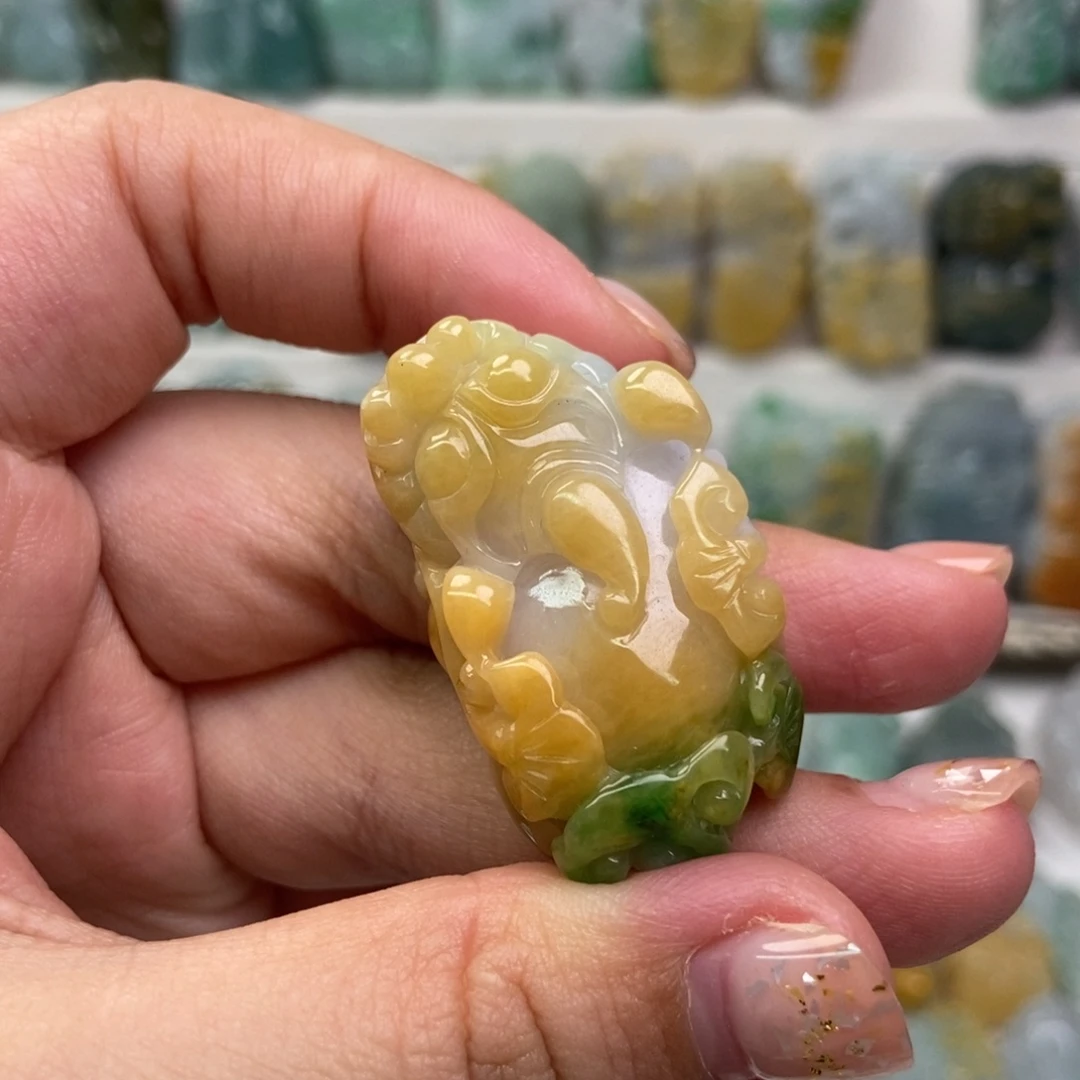 翡翠未镶嵌吊坠(赠链)