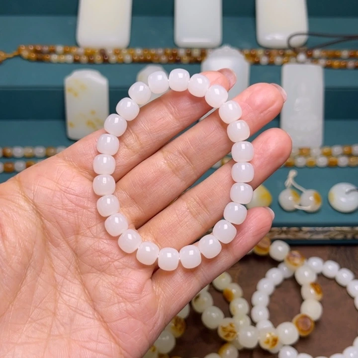 用***4和田玉未镶嵌颈饰