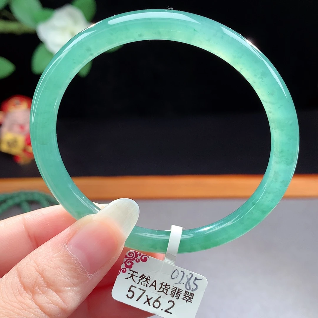 未镶嵌手镯（圆镯）翡翠