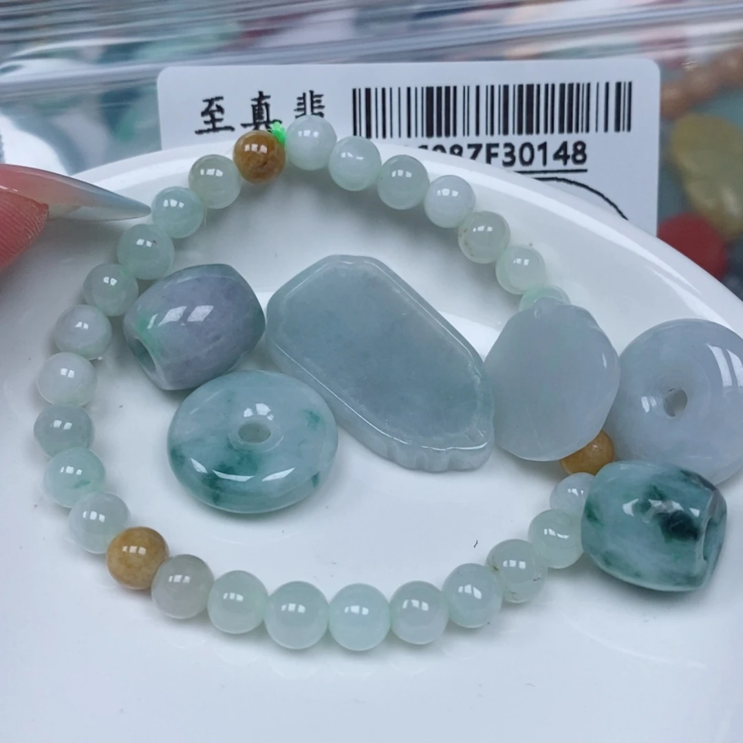 翡翠未镶嵌吊坠(赠链)