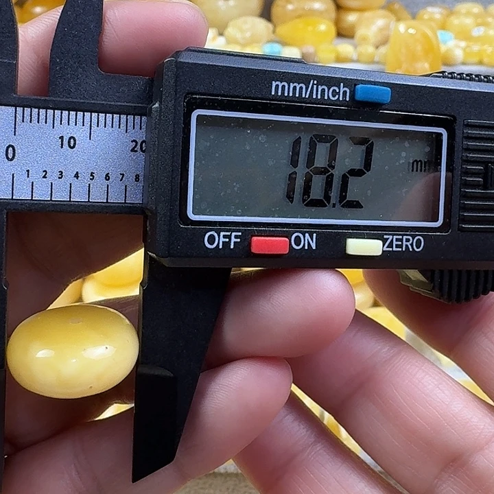 蜜蜡未镶嵌裸石32杂