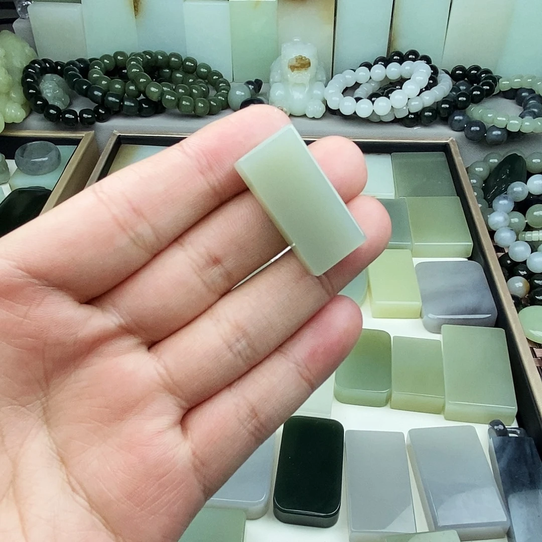 一***鱼和田玉未镶嵌颈饰