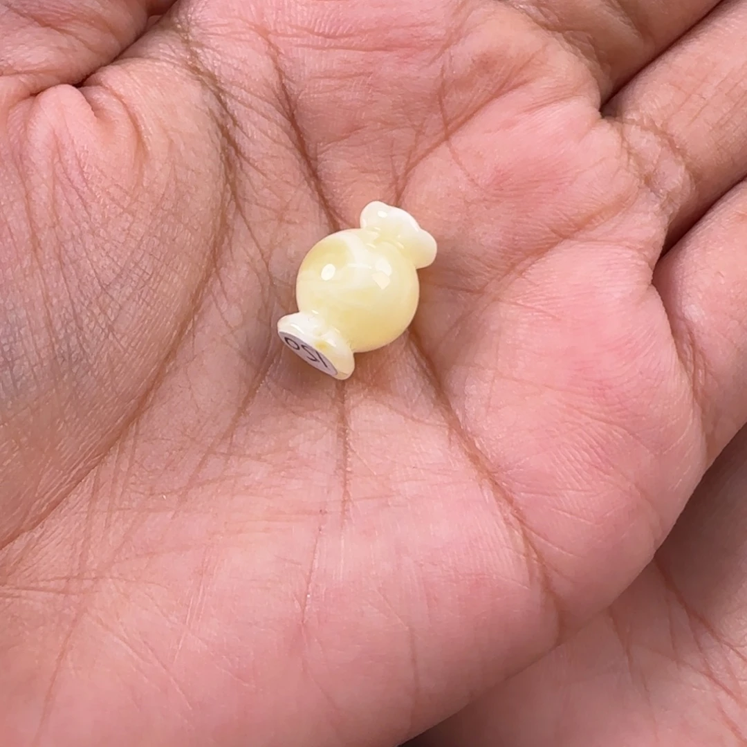 琥珀未镶嵌颈饰琥珀