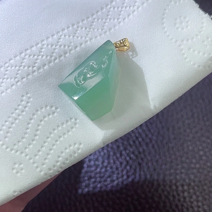 翡翠颈饰18K金镶嵌翡翠