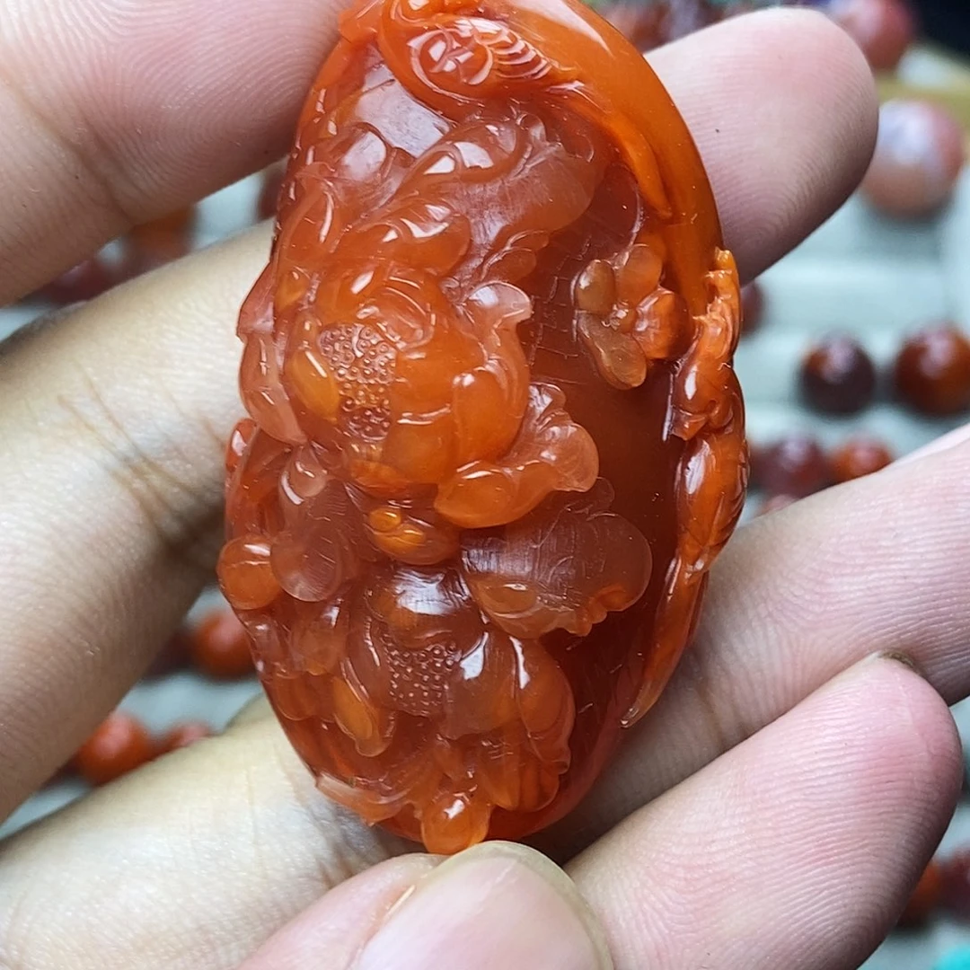 南红玛瑙未镶嵌配饰有瑕疵