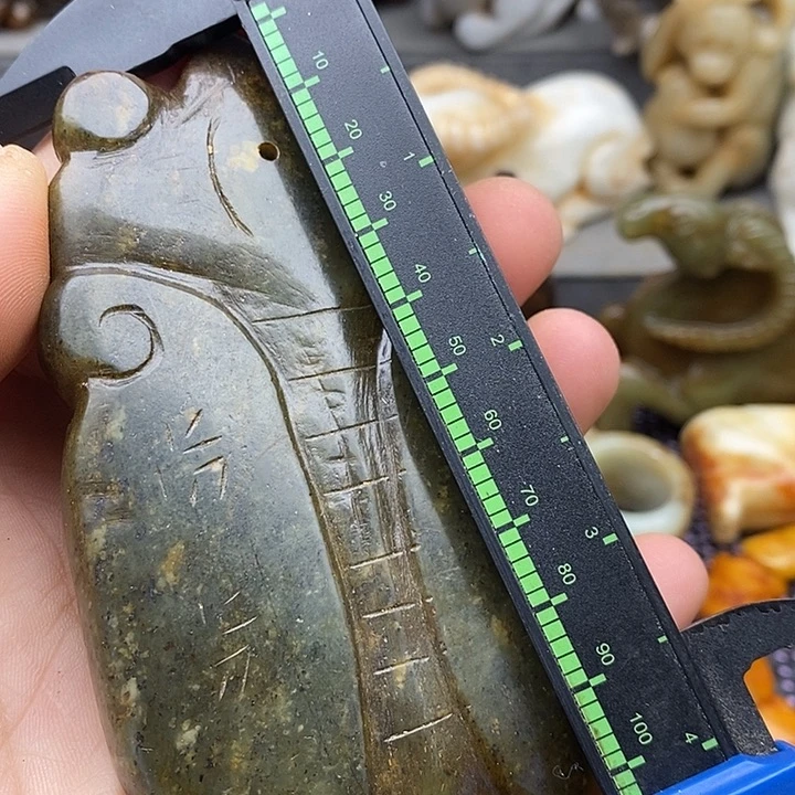 未镶嵌蛇纹石玉颈饰