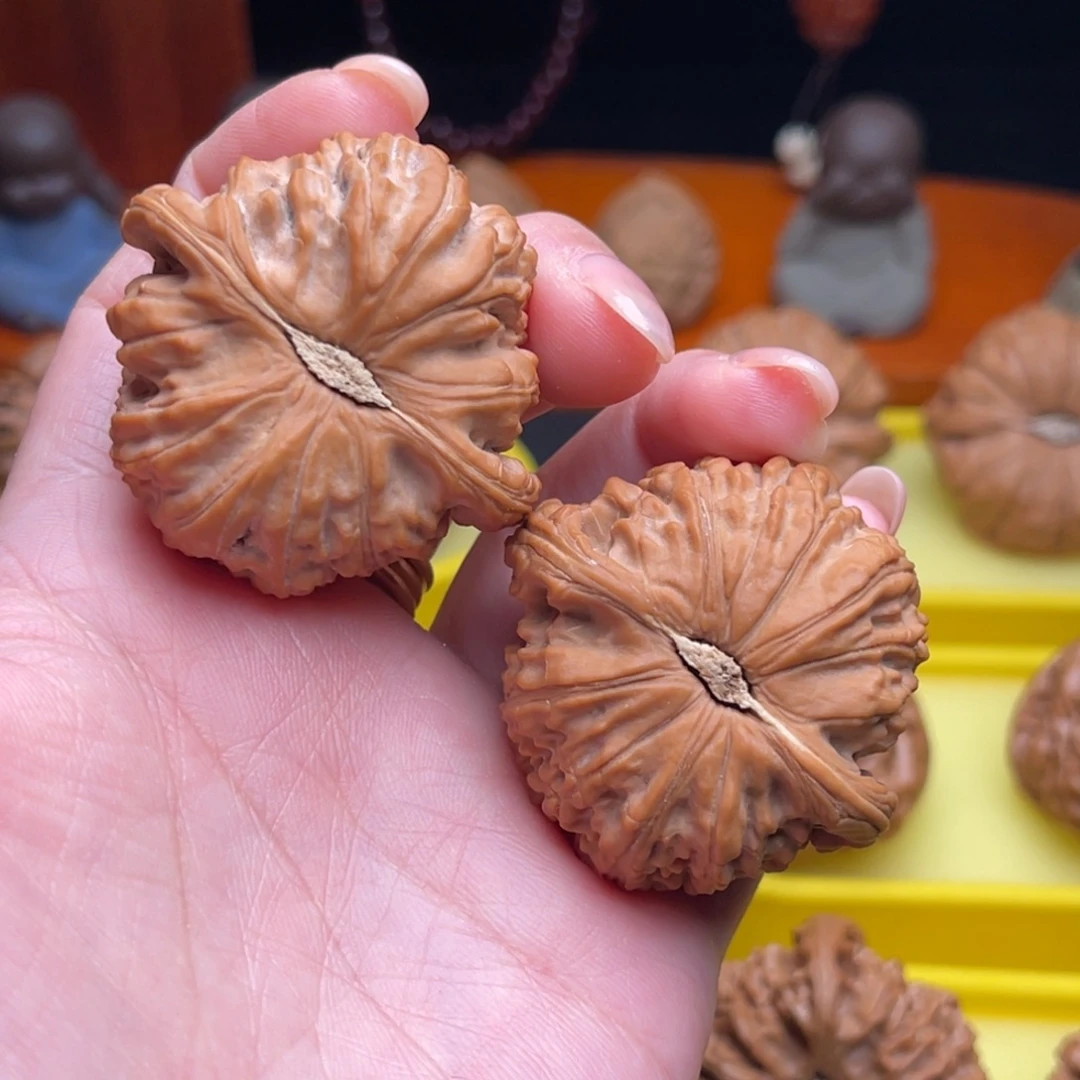 山***.文玩核桃把件42球白