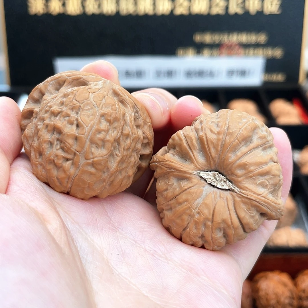 把件文玩核桃石膏底天配克重近圆瓜正肩深凹底S4101全品红