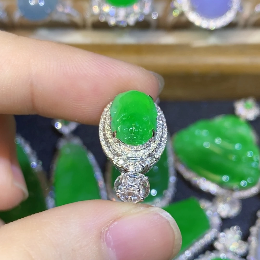 翡翠18K金镶嵌颈饰