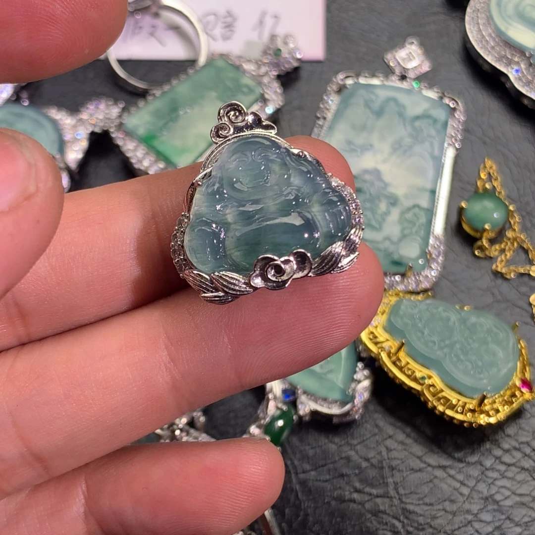 翡翠颈饰未镶嵌佛公