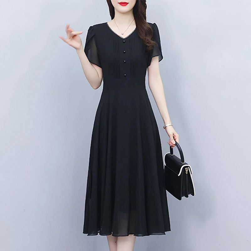 气质雪纺连衣裙女2025年新款夏季别致v领短袖轻熟风黑色a字裙